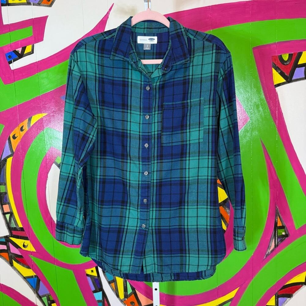 Old Navy, Plaid Boyfriend Button Down Shirt in Blue and Green. Size Small.